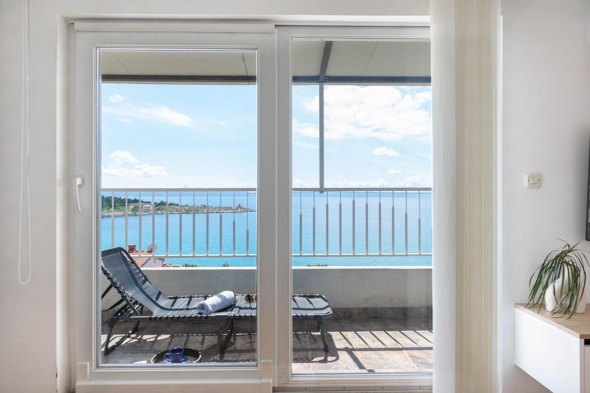 Apartment 30 M From Beach,Makarska,Marija Luaran gambar
