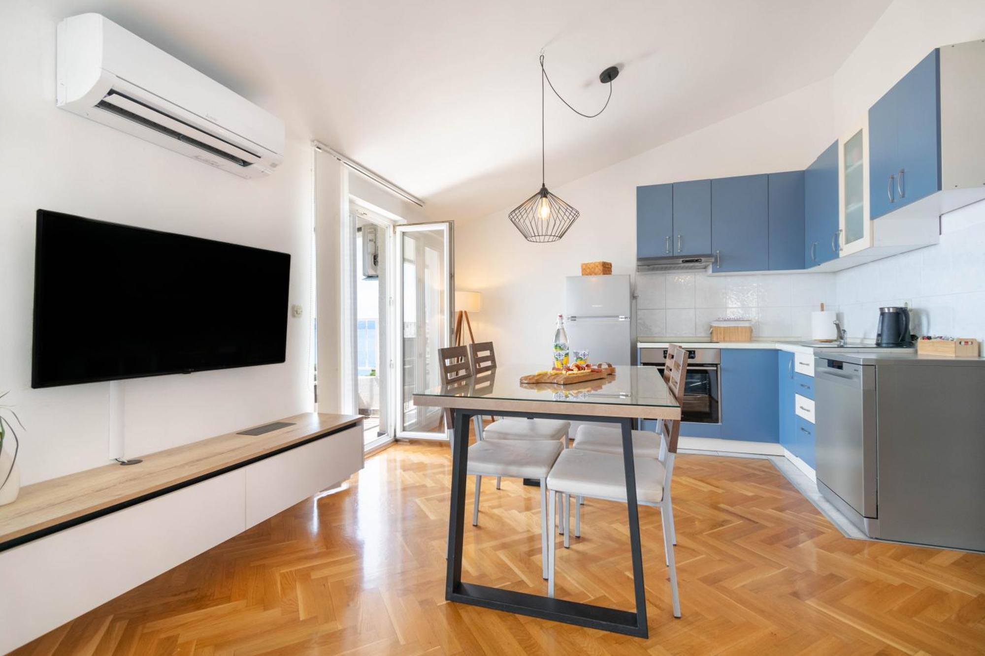 Apartment 30 M From Beach,Makarska,Marija Luaran gambar