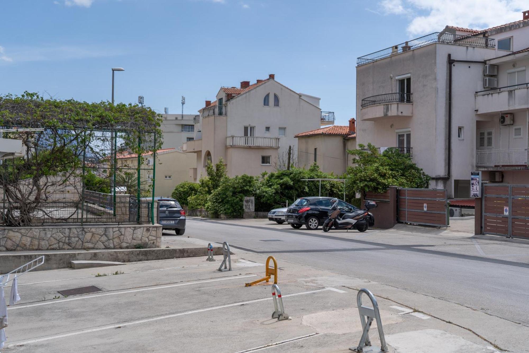 Apartment 30 M From Beach,Makarska,Marija Luaran gambar
