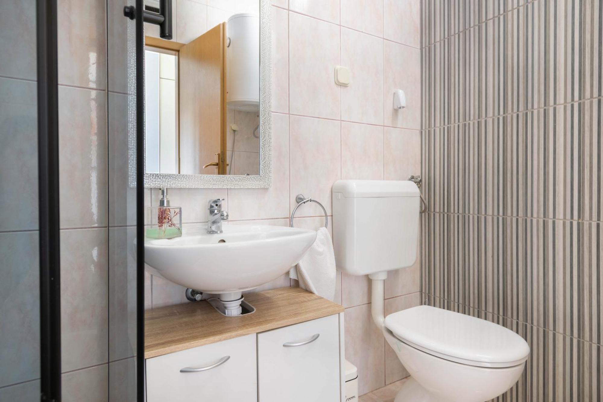 Apartment 30 M From Beach,Makarska,Marija Luaran gambar
