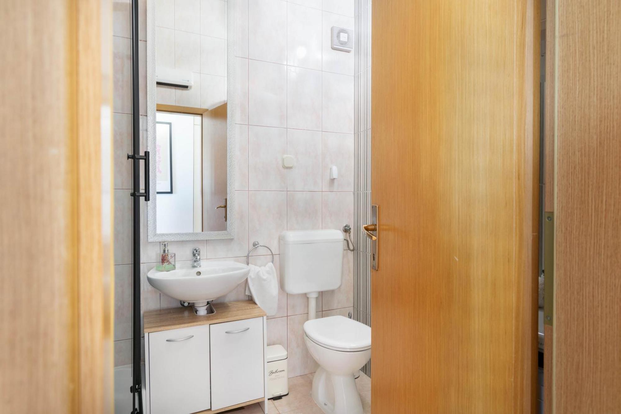 Apartment 30 M From Beach,Makarska,Marija Luaran gambar