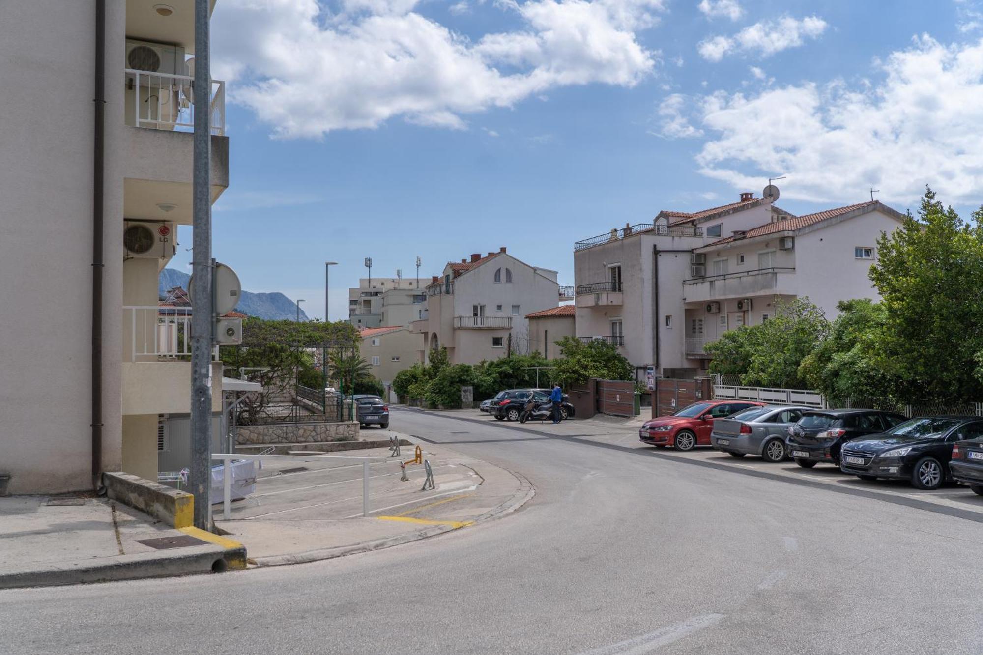 Apartment 30 M From Beach,Makarska,Marija Luaran gambar