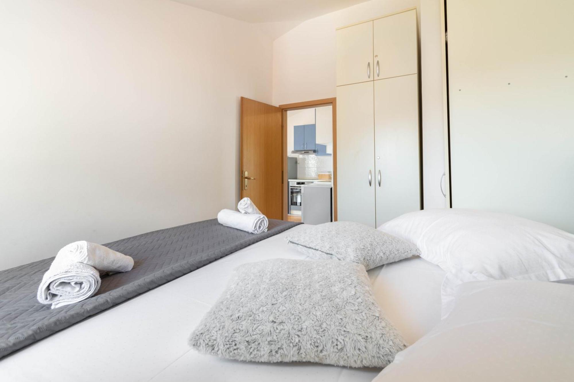 Apartment 30 M From Beach,Makarska,Marija Luaran gambar