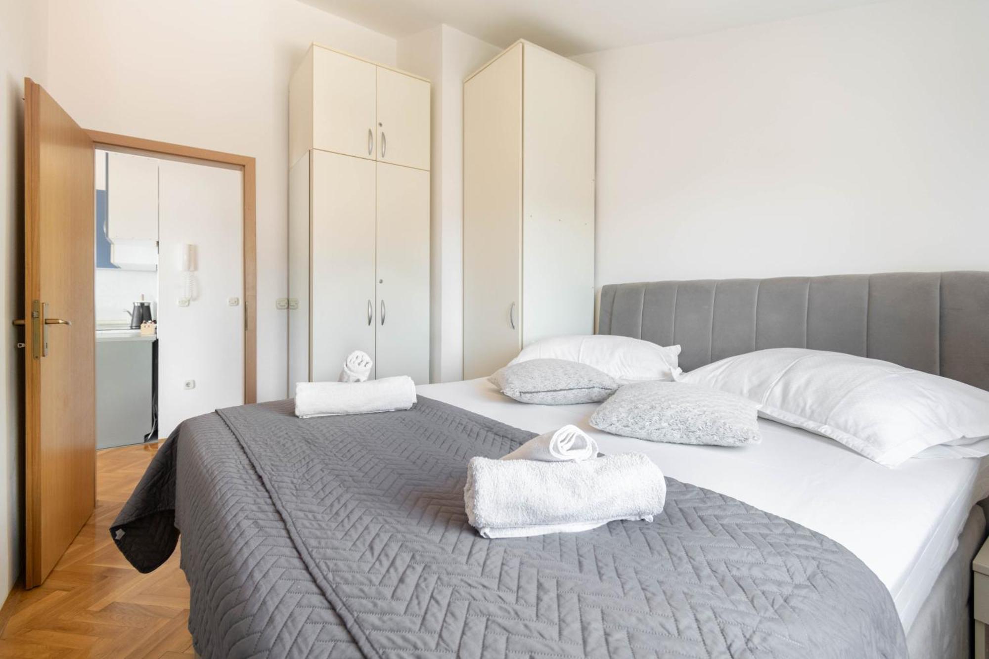 Apartment 30 M From Beach,Makarska,Marija Luaran gambar